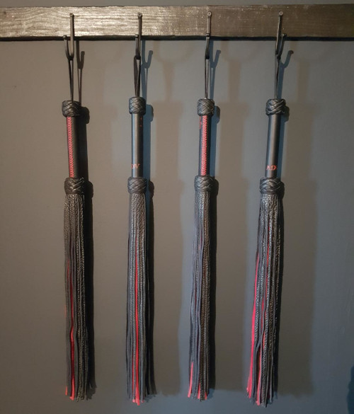 Martinets ADV - L'Antre Des Vices - premiers accessoires - 4 martinets Martinets ADV - L'Antre Des Vices - premiers accessoires - 4 martinets