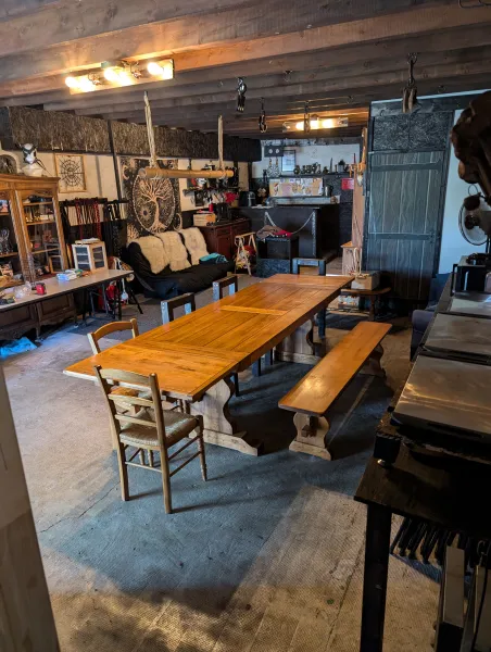 La Tanière Des Débauches, un espace commun aux gites BDSM de l'Antre Des Vices proche de Valence