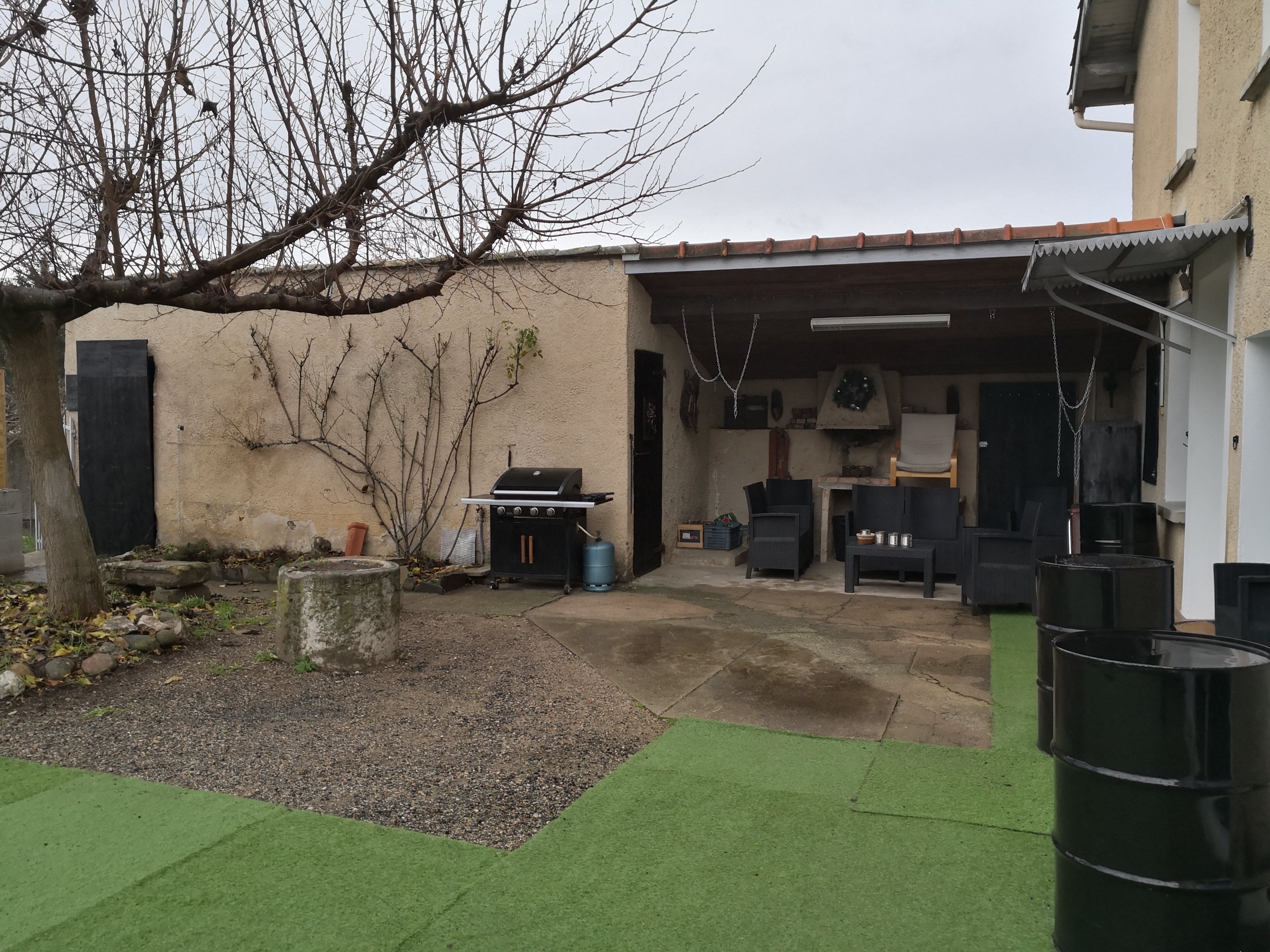 Extérieur du Refuge Des Extases, l'un des gites de l'Antre Des Vices, vos gites BDSM proche de Valence e, rhone-alpes Extérieur du Refuge Des Extases, l'un des gites de l'Antre Des Vices, vos gites BDSM proche de Valence e, rhone-alpes